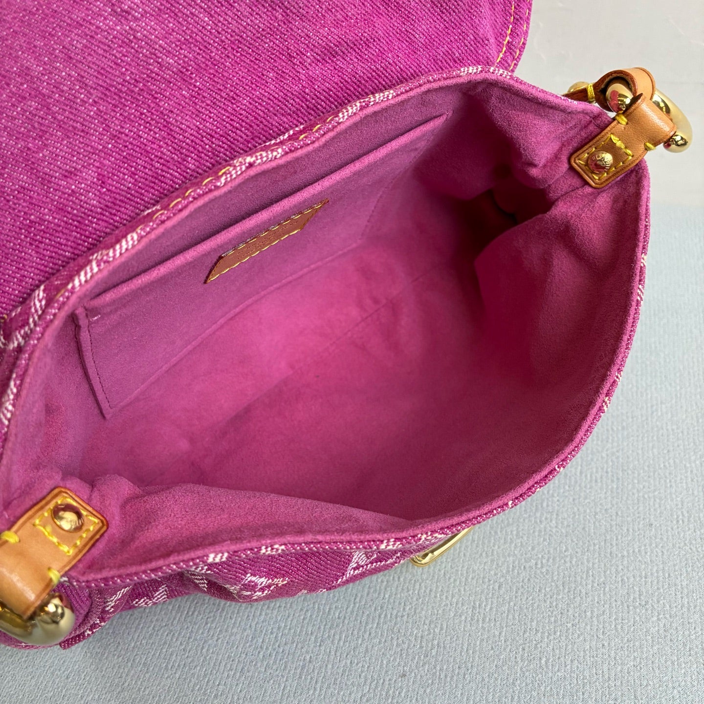 LV/Louis Vuitton Pink Denim Coin Purse 2006 Edition Underarm Bag Size 22*16 Condition 98% New