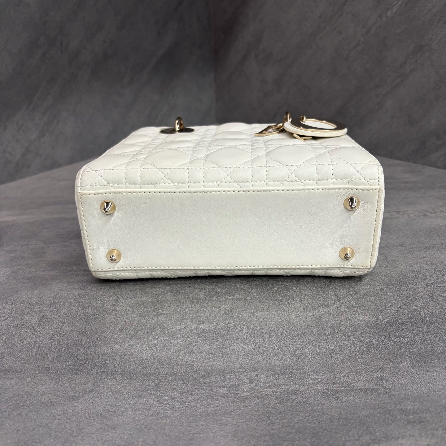 Dior /Dior Princess Diana four-check white gold sheepskin vine Check 22-year code