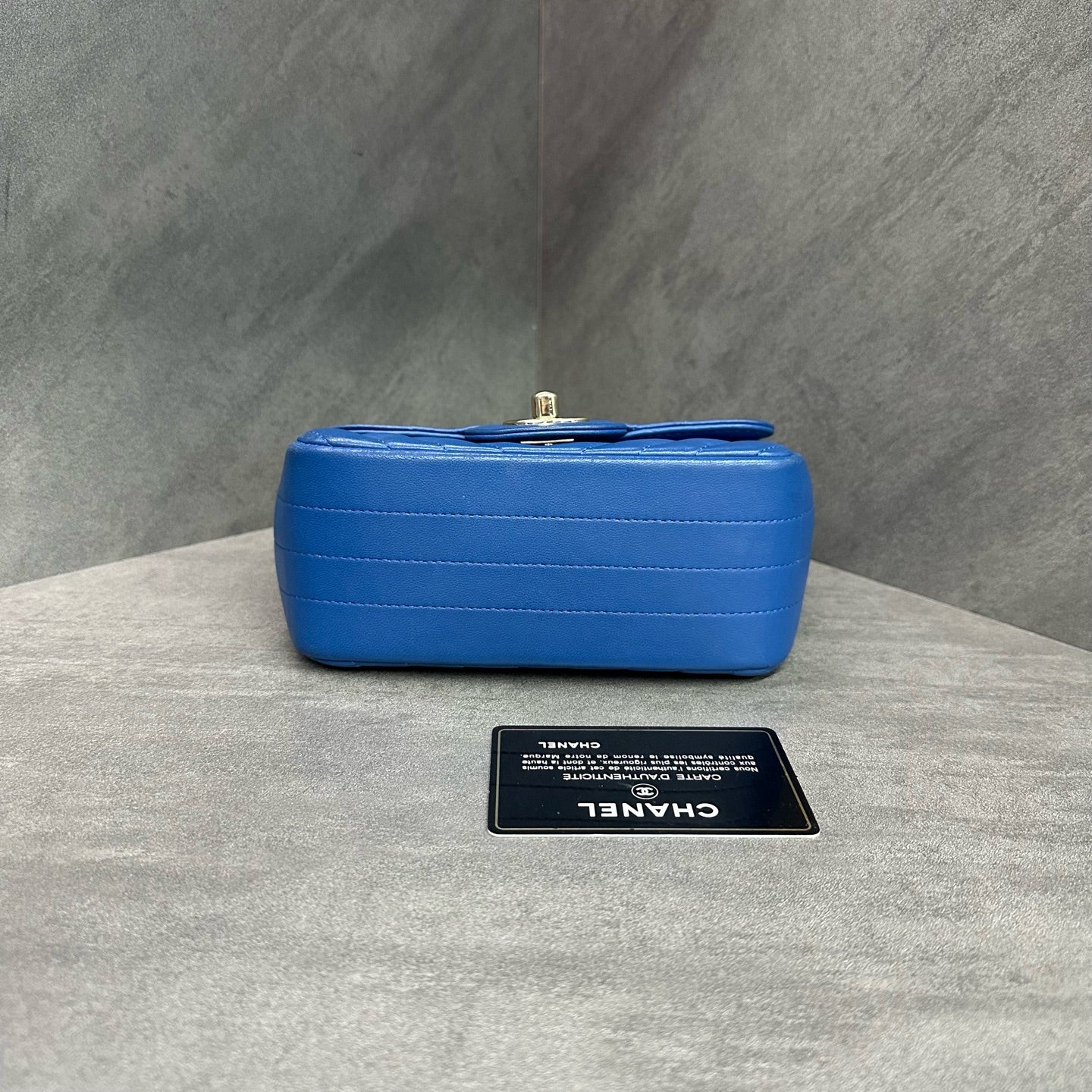 Chanel cf Square Fat Man blue and gold sheepskin V-patterned chain bag 27 opening with strap card bag type three-dimensional inside clean
