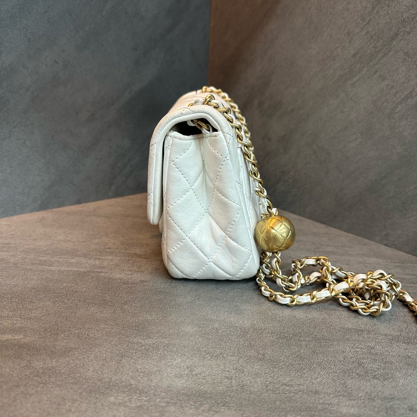 Chanel Golden Ball Square Fat white gold sheepskin chain bag, 30 opening type, three-dimensional inside clean