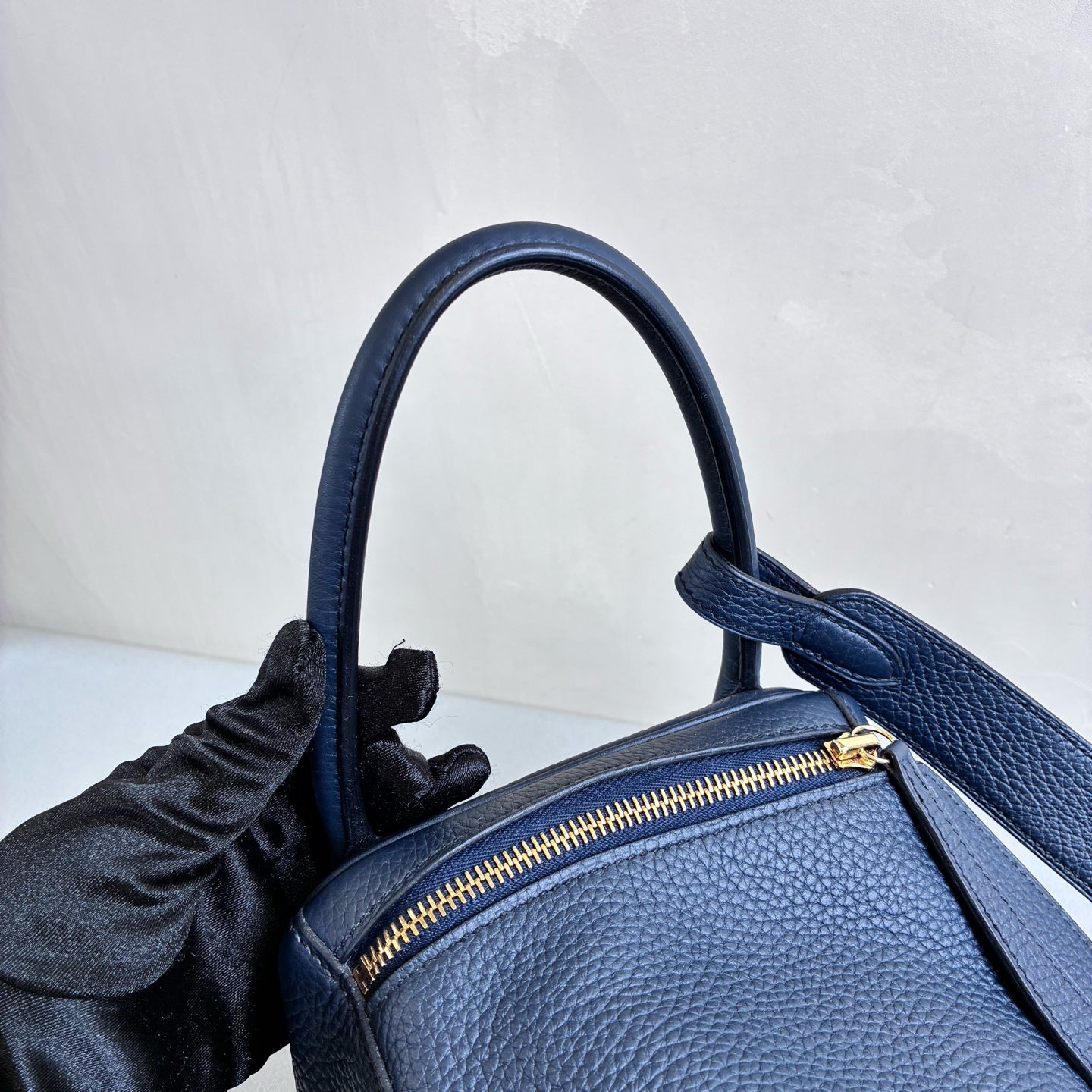 Hermès 99% New Frame P刻 Lindy30 Midnight Blue with Gold Hardware, Accessories, Dust Bag, Original Excellent Condition
