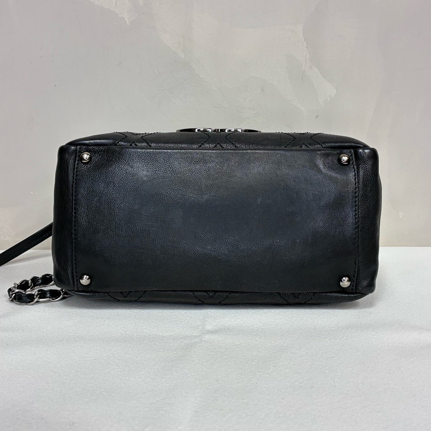 Chanel 98% New Black Large Silver CC Chain Bag, Can be Handheld or Worn on One Shoulder, Dimensions 27*18.