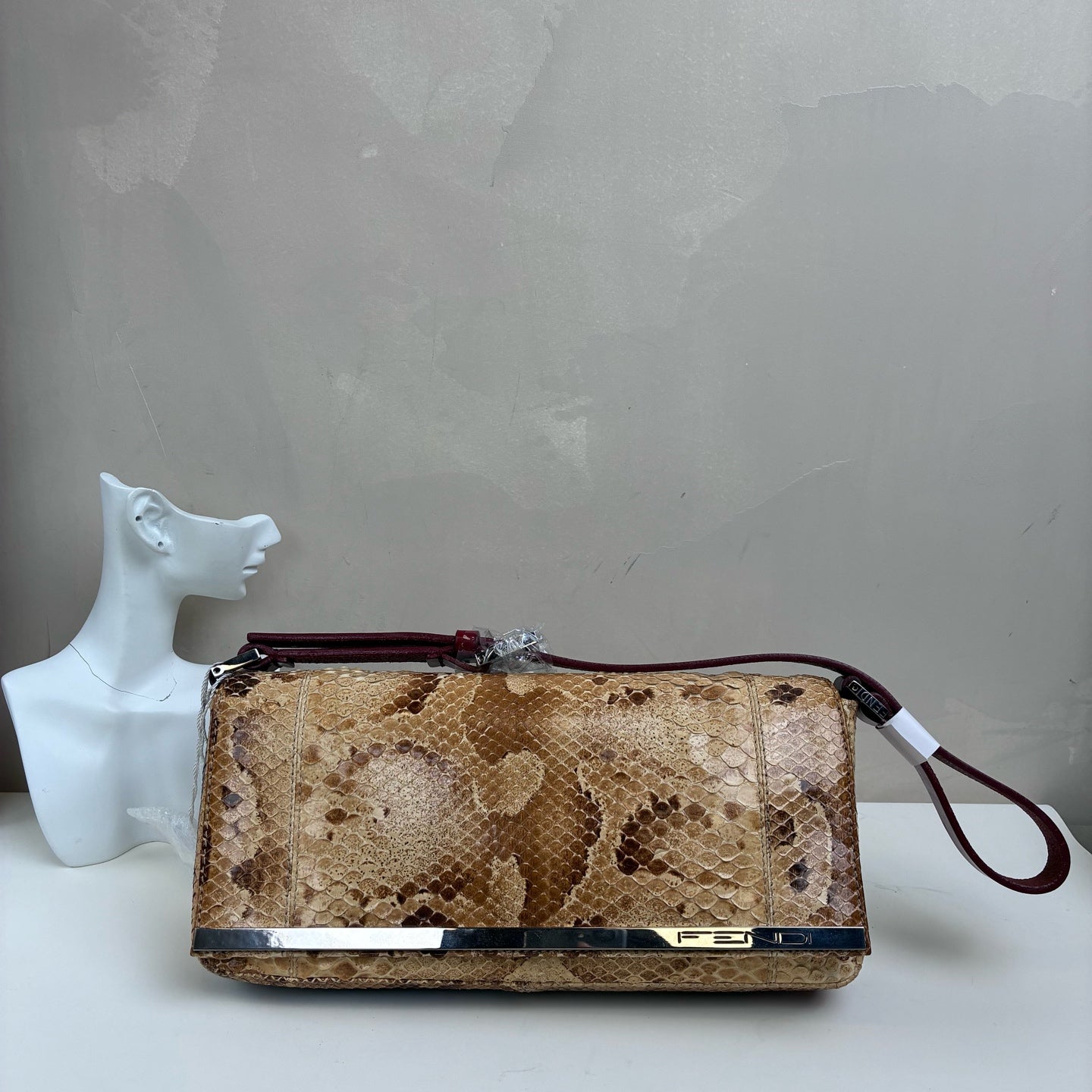 Fendi Snake Skin Silver Rod Baguette Handbag, with a bottom size of 26*12 cm. Classic baguette style, featuring snake skin combined with a red shoulder strap and a silver rod design.