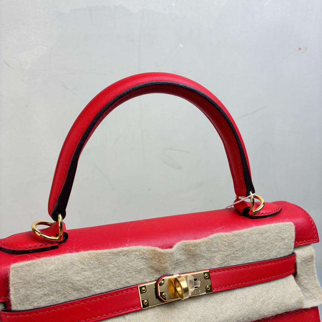 Hermès Kelly 25 A Stamp Tomato Red with Gold Hardware, Swift Leather, 99% New, Size 18*23 cm