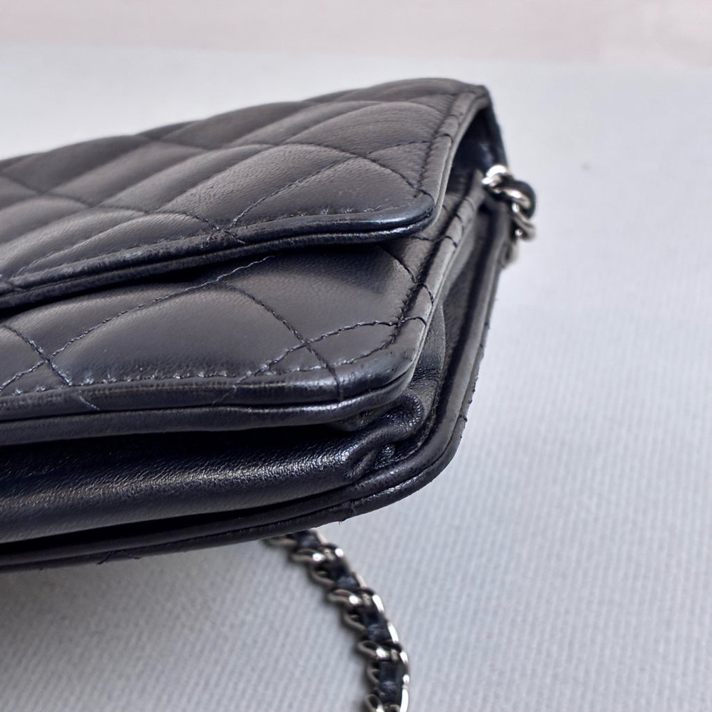 Chanel WOC Black Gold Lambskin Chain Bag 22 Open Black Lambskin Classic Diamond Pattern Gold Hardware Size 19×12cm