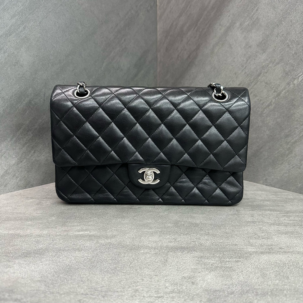 Chanel cf medium size black silver sheepskin chain bag 14, open bag type, three-dimensional inside clean