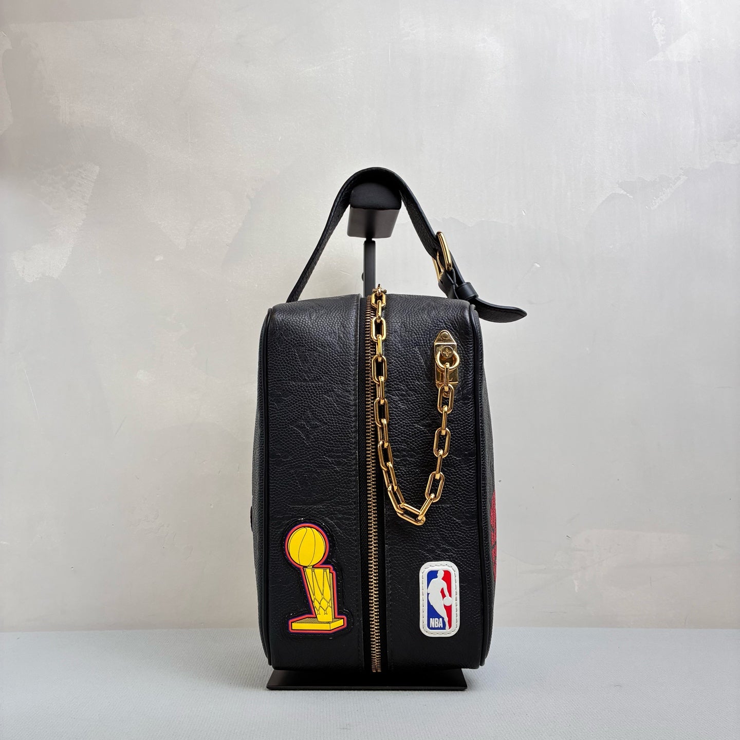 Louis Vuitton NBA Collaboration Black Monogram Toiletry Bag NBA Collaboration Chip Version Size 23*12