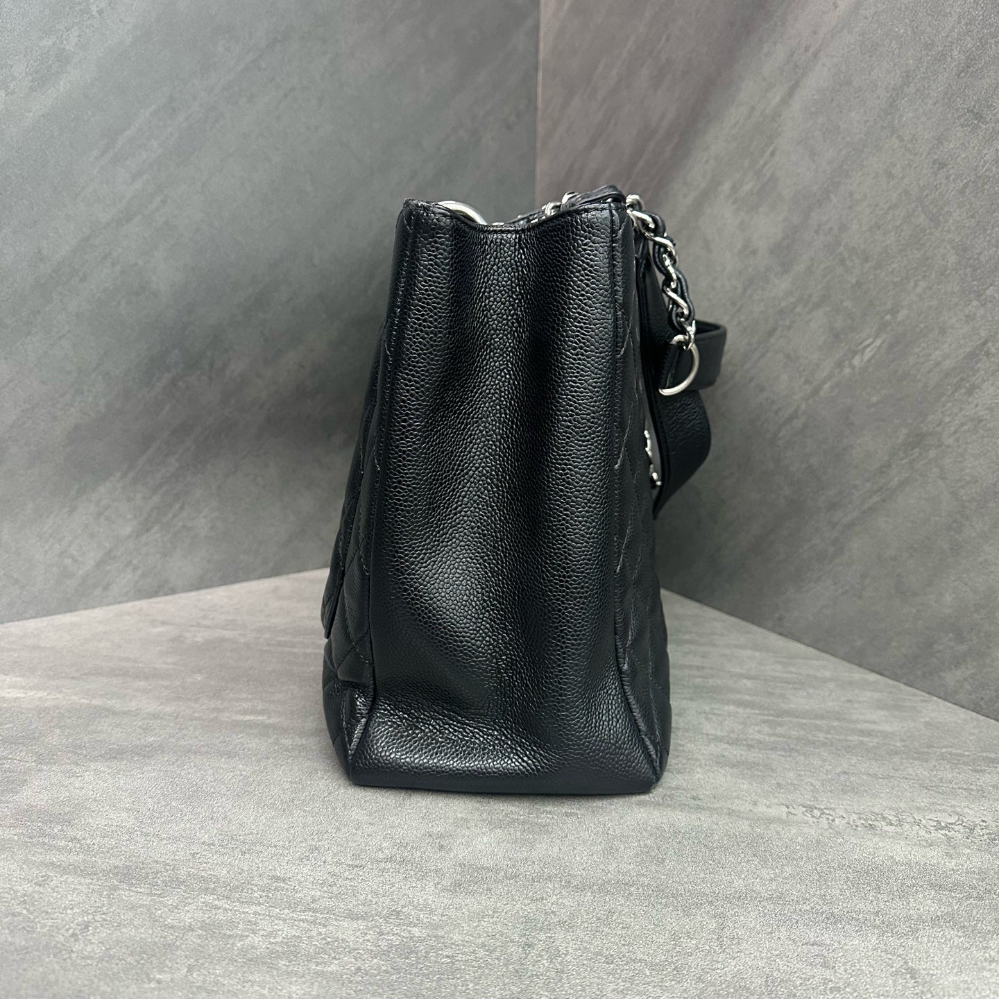 Chanel Black and Silver Grainy Calfskin GST Chain Tote Shoulder Bag 16 Open Spacious Shape Clean Interior