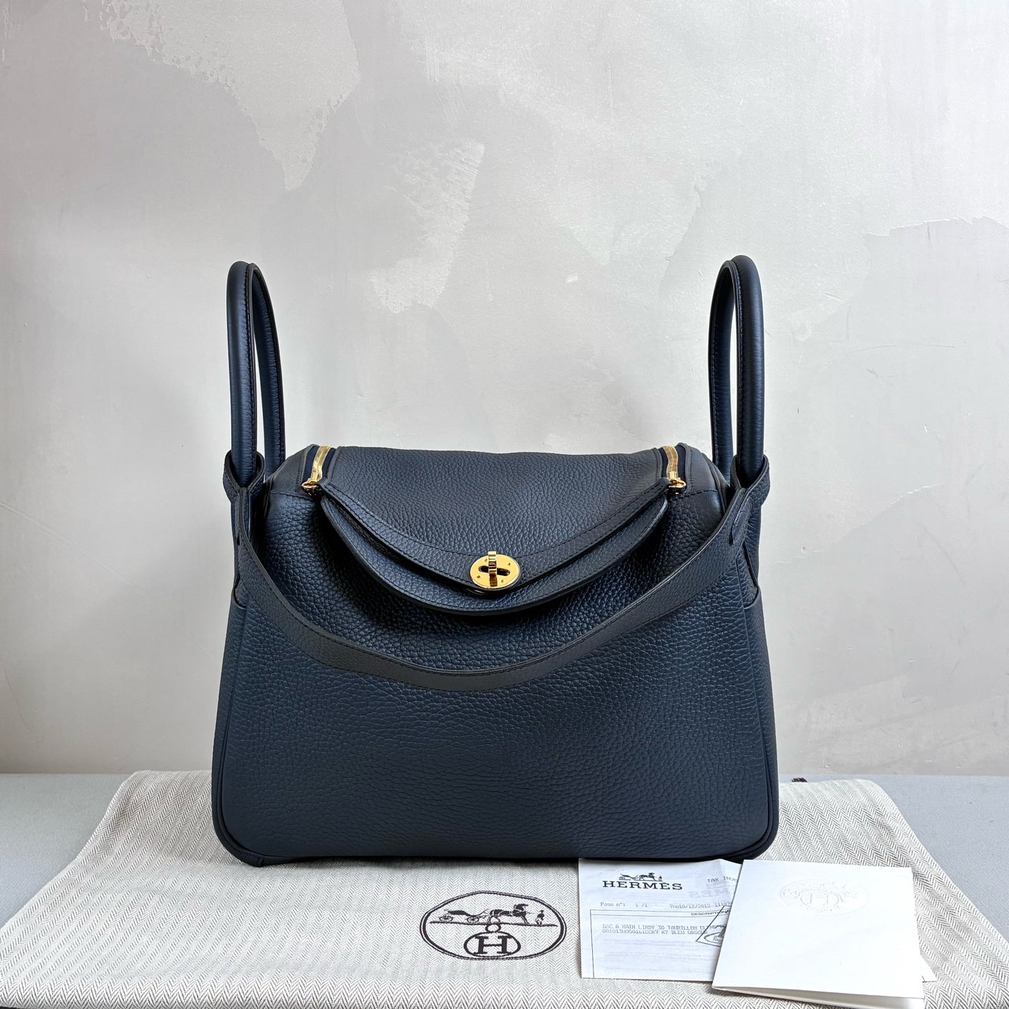 Hermès 99% New Frame P刻 Lindy30 Midnight Blue with Gold Hardware, Accessories, Dust Bag, Original Excellent Condition
