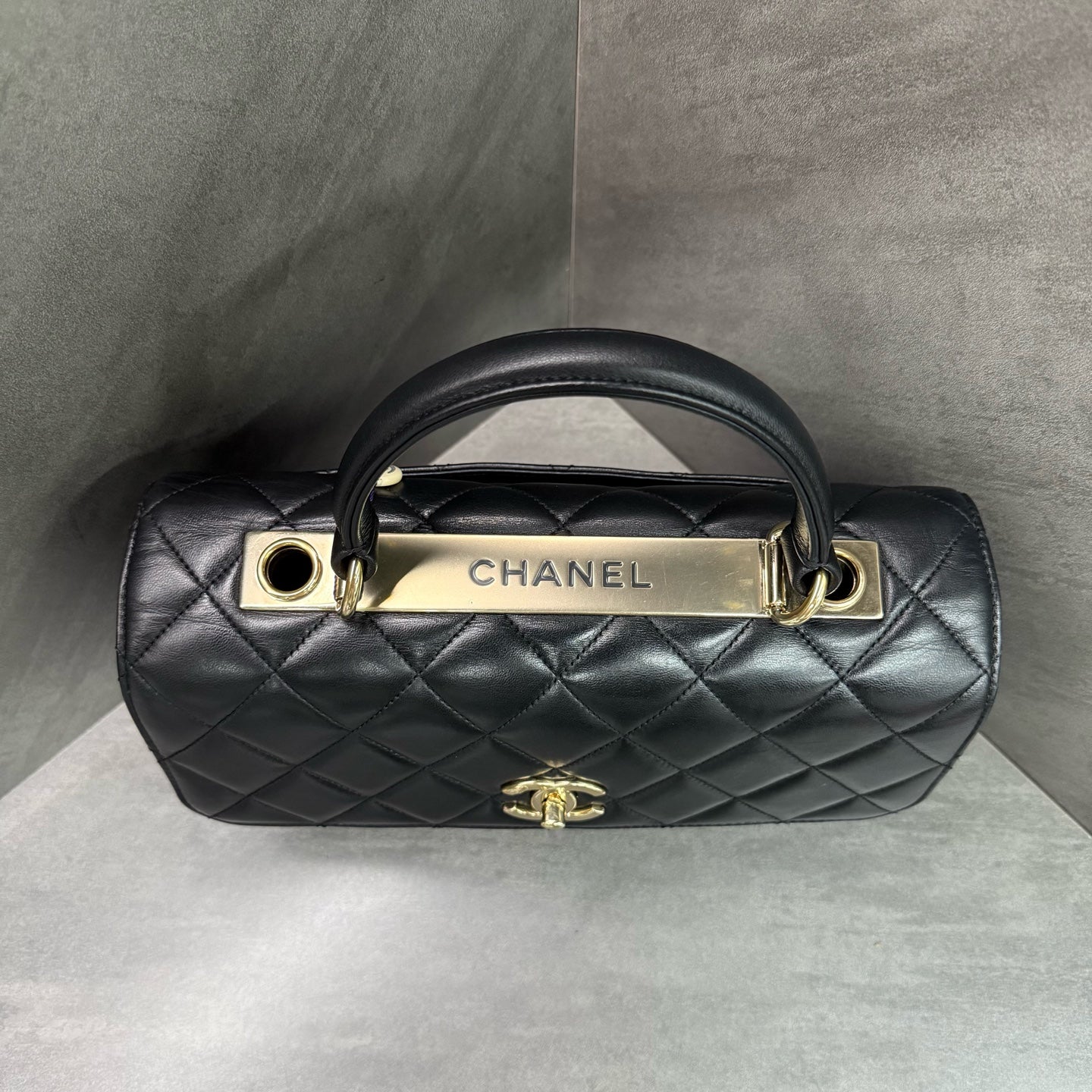Chanel Trendy CC Black gold handle medium size 27 kai