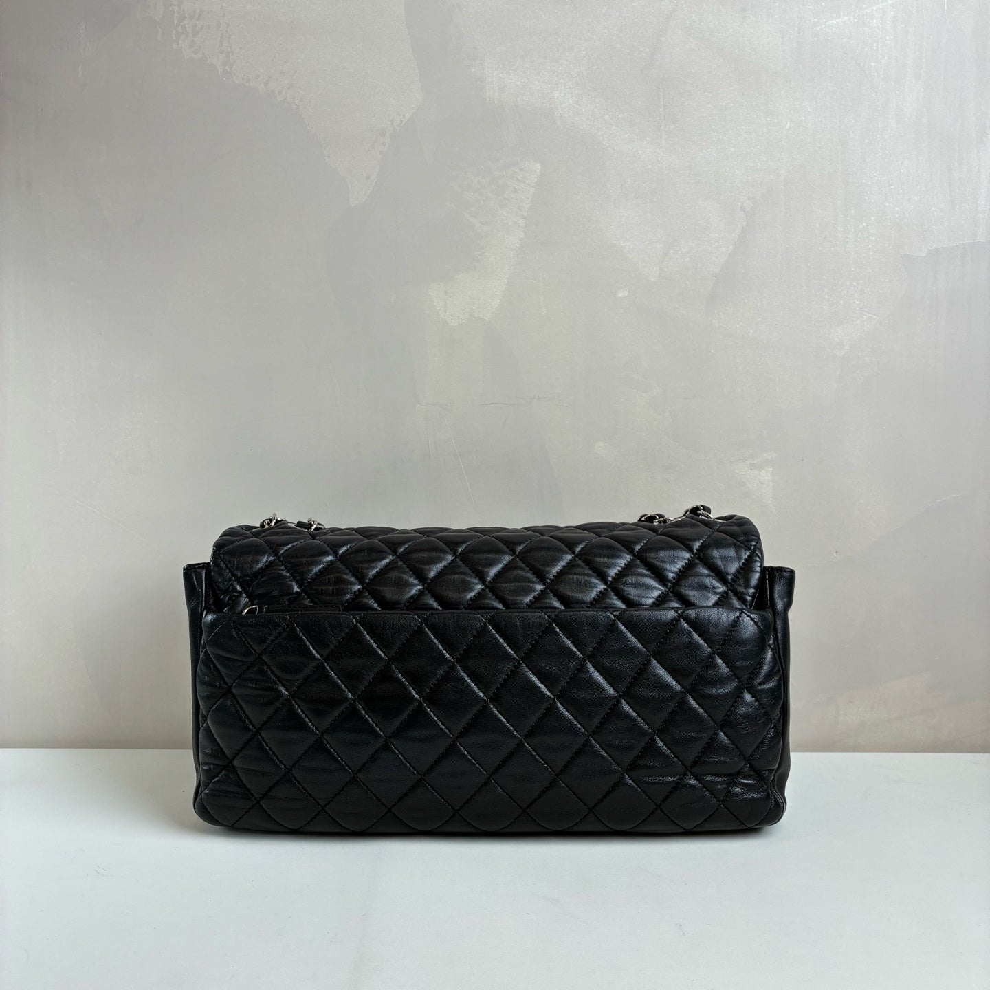 Chanel CF Black and Silver Raincoat Airport Bag 13 Opening Shoulder Bag 99% New Size: 35*7.5*16 Lambskin Material