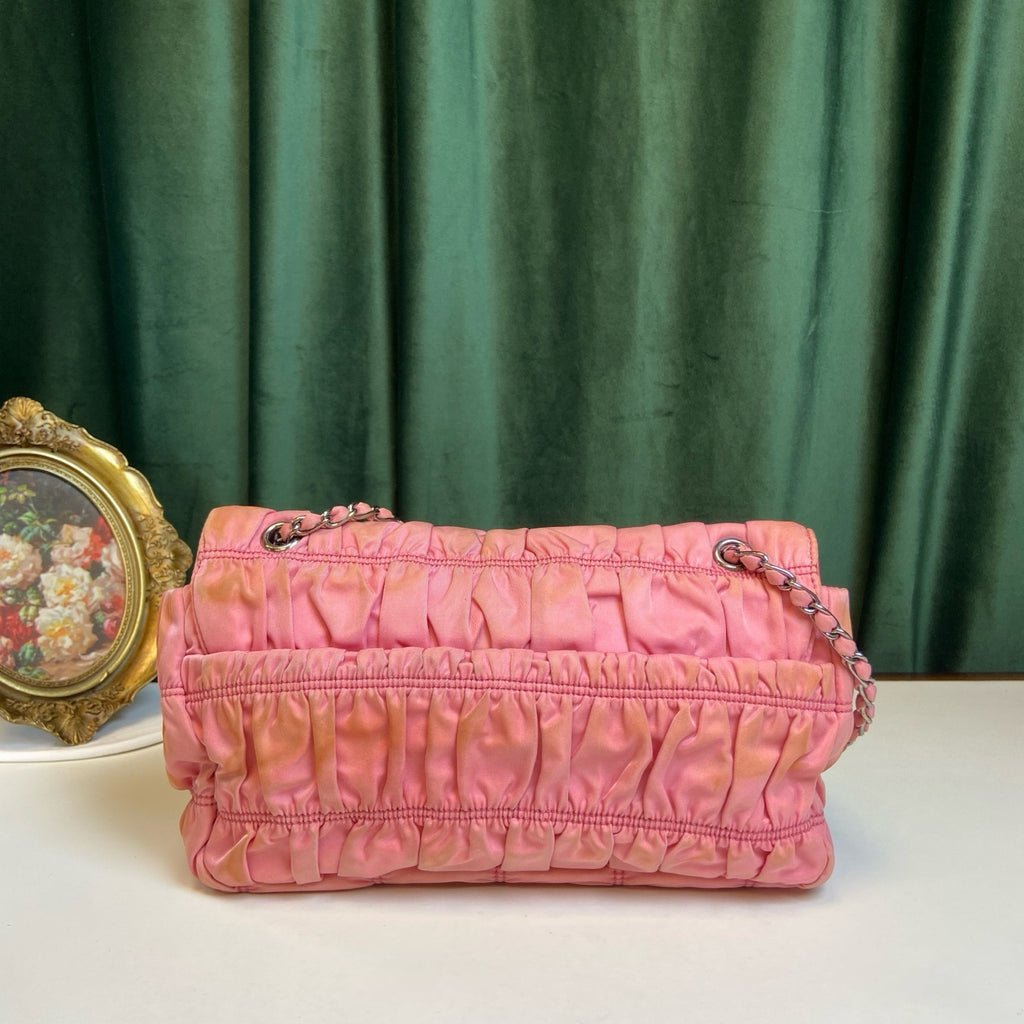 Prada Pink Pleated Chain Bag! Pink pleated parachute material shoulder underarm crossbody chain bag, paired with a silver lock. Size: 23*15.