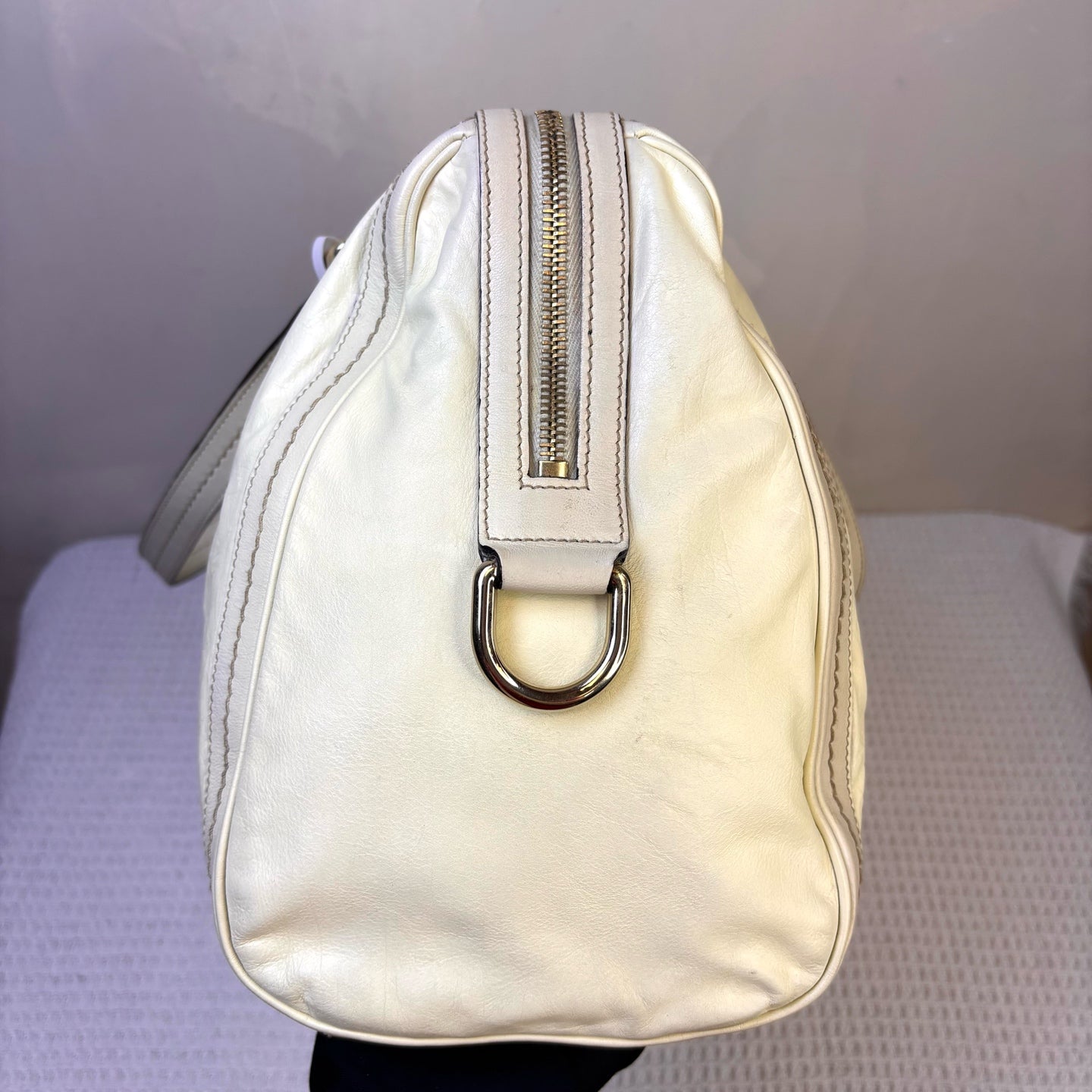 Gucci 98 New Women’s Bow White Boston Handbag Size 42*28