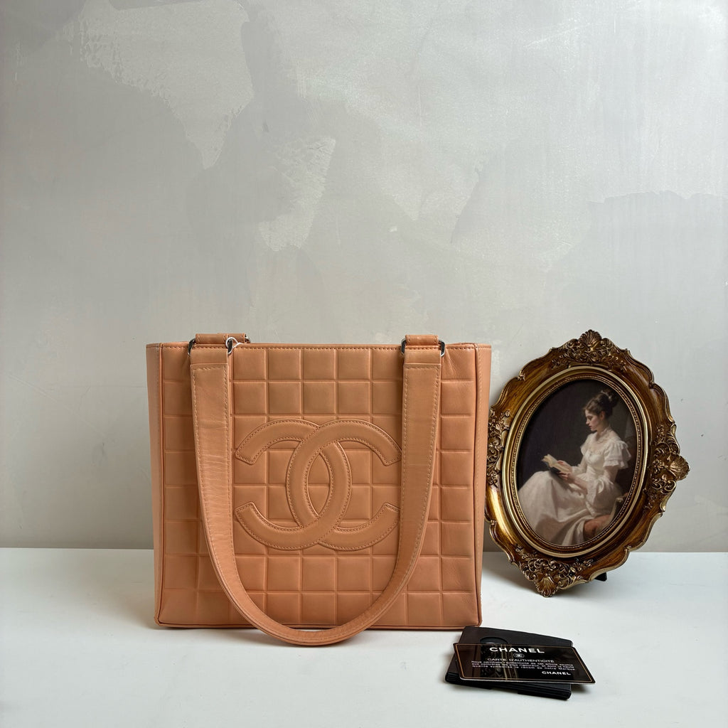 CHANEL Small Ice Cube Bag Pink with Authenticity Card in 98% New Condition Size 24.5*21.5