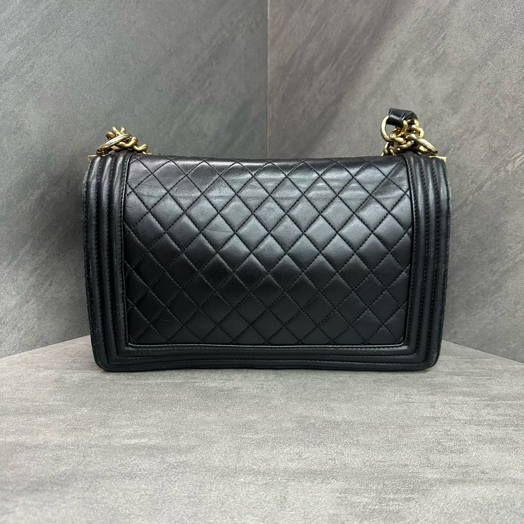 Chanel Leboy medium-large size black gold lambskin chain bag, 19-series serial number, structured shape, clean interior