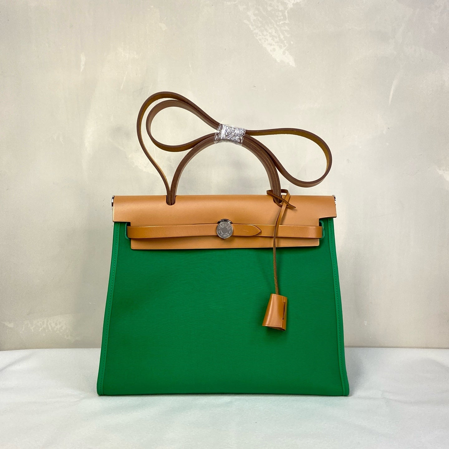 Hermes Mint Green Enamel Buckle Herbag 31 Y Stamp, 99% New, Size 31*27