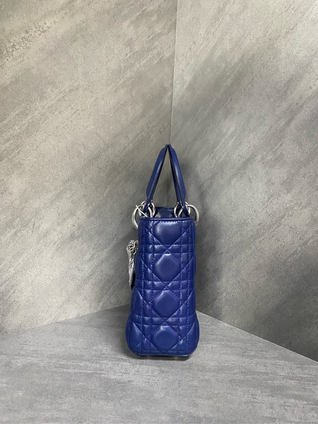Dior Lady Dior four-grid blue badge shoulder strap, 17 code