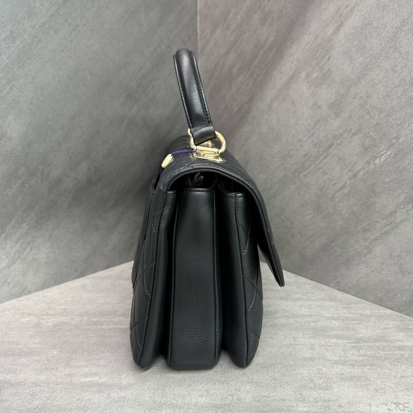 Chanel Trendy CC Black gold handle medium size 27 kai