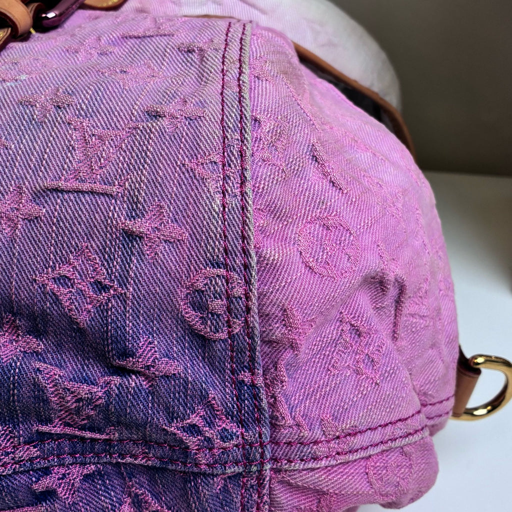 Louis Vuitton Gradient Denim Crossbody Bag Handheld Bag Shoulder Bag with Strap Vintage Size: 29*22*12