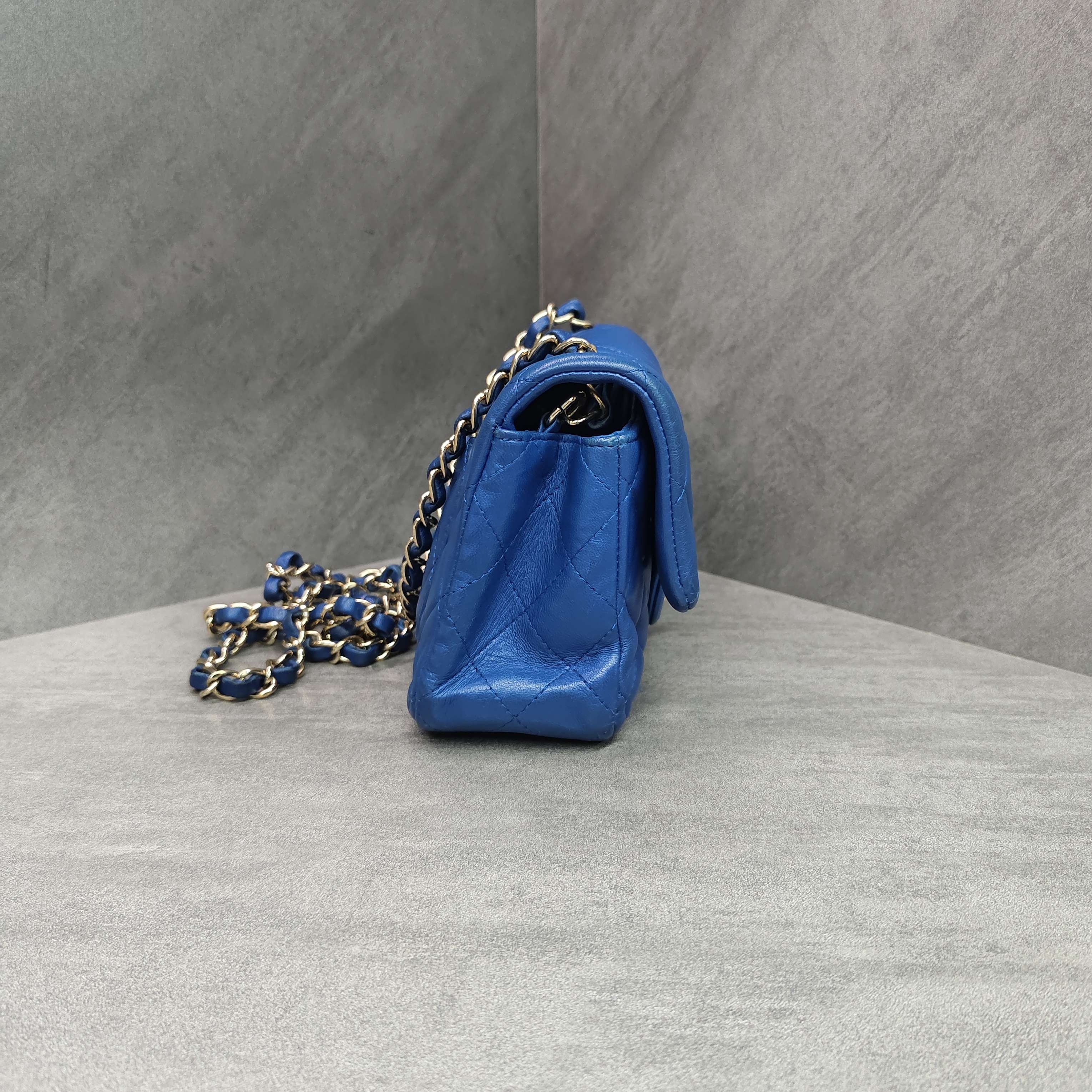 Chanel CF Large Mini Blue Gold Lambskin Chain Bag 24K Bag Shape Three-dimensional Interior Clean