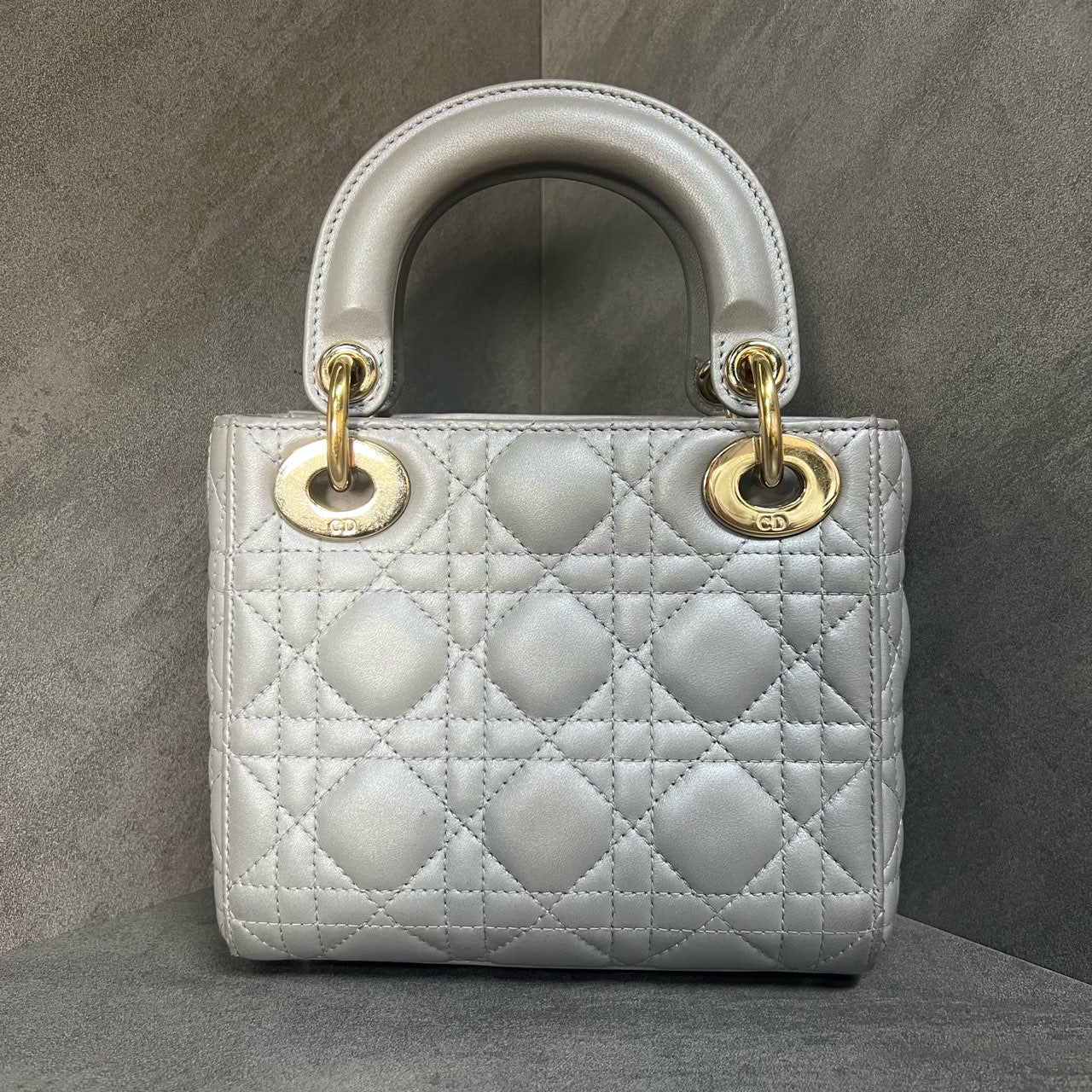 Dior Lady Dior three-compartment lambskin handbag, gray chain, 2021 serial code, accessories include dust bag and box