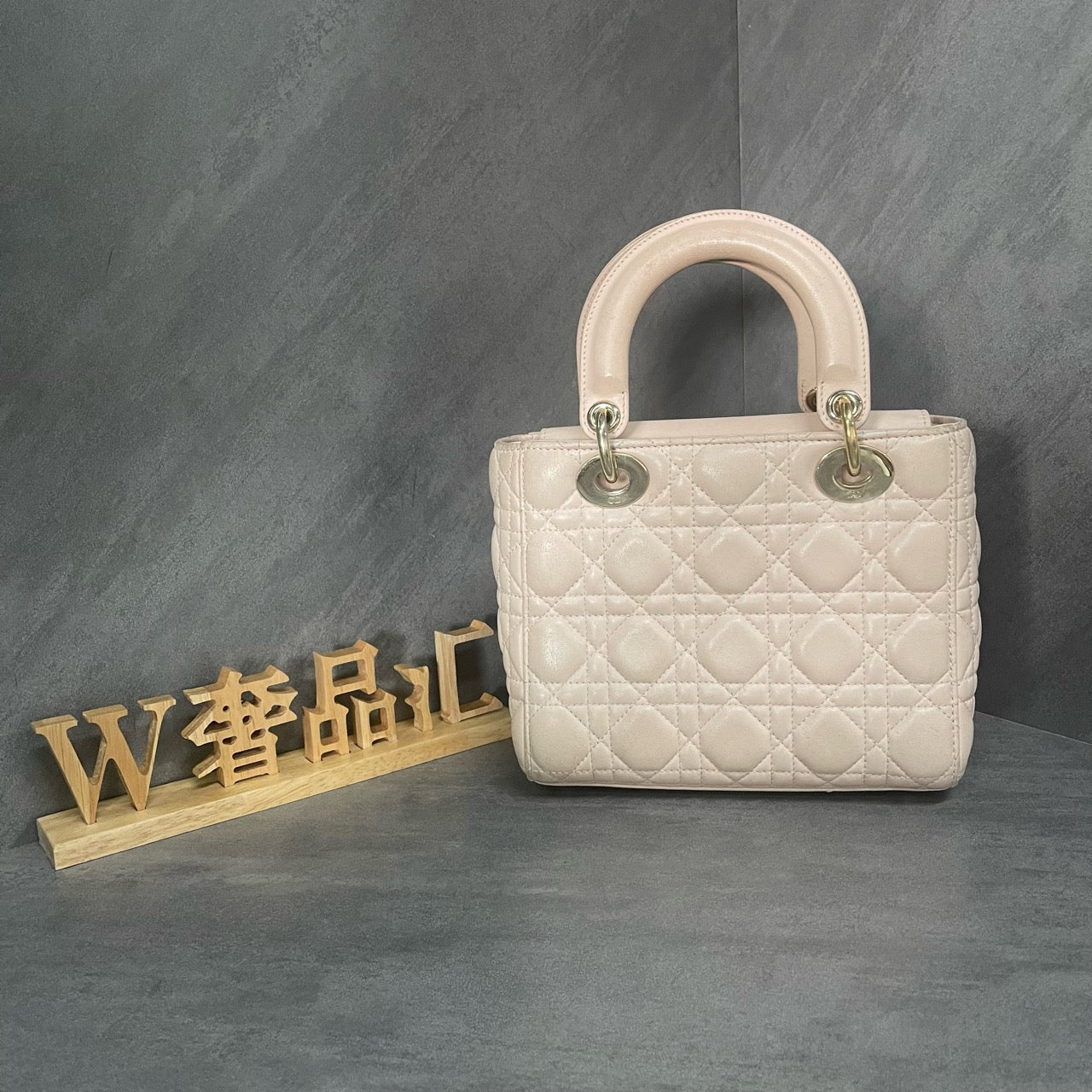 Dior Lady Dior Mini with 4 compartments, pink with gold-tone hardware, emblem shoulder strap, serial number starting with 17, serious buyers only.