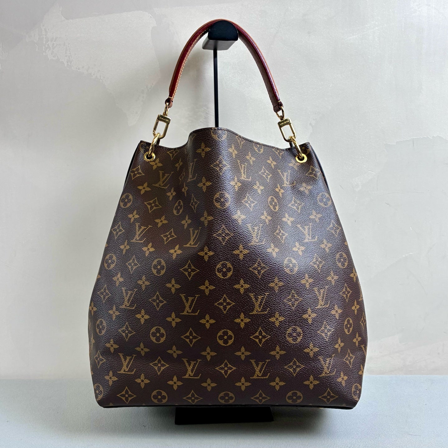 Louis Vuitton 98 New Metis Hobo, same style as HyunA, dimensions 32*36.