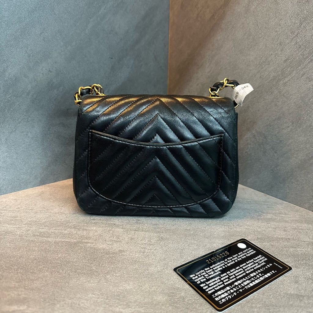 Chanel cf Square Fat Man Black Gold V-patterned chain bag 21 opening with strap card bag type three-dimensional inside clean