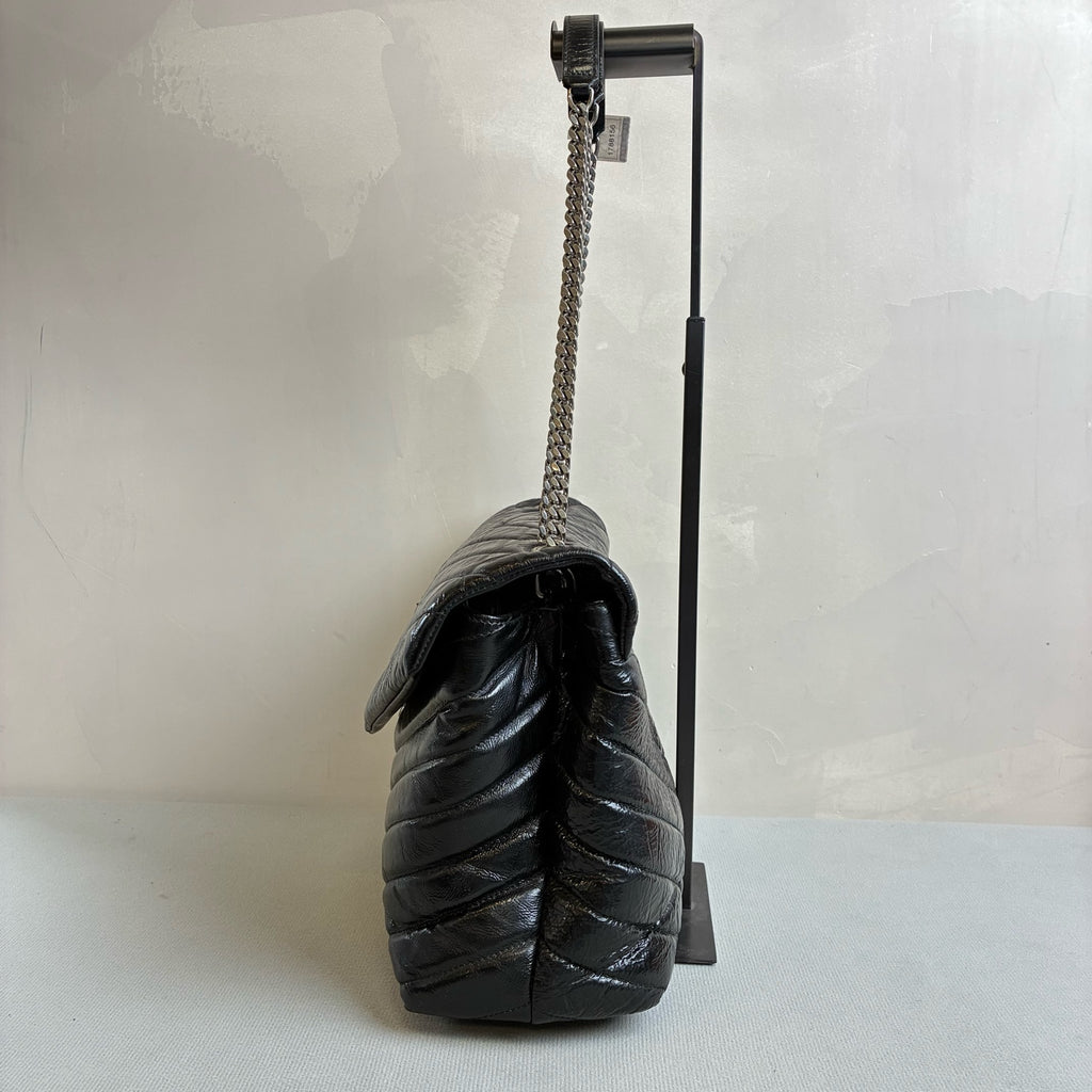 99% new YSL Loulou shoulder bag, medium size, black patent leather with silver chain, super stylish, dimensions 30x22x13.