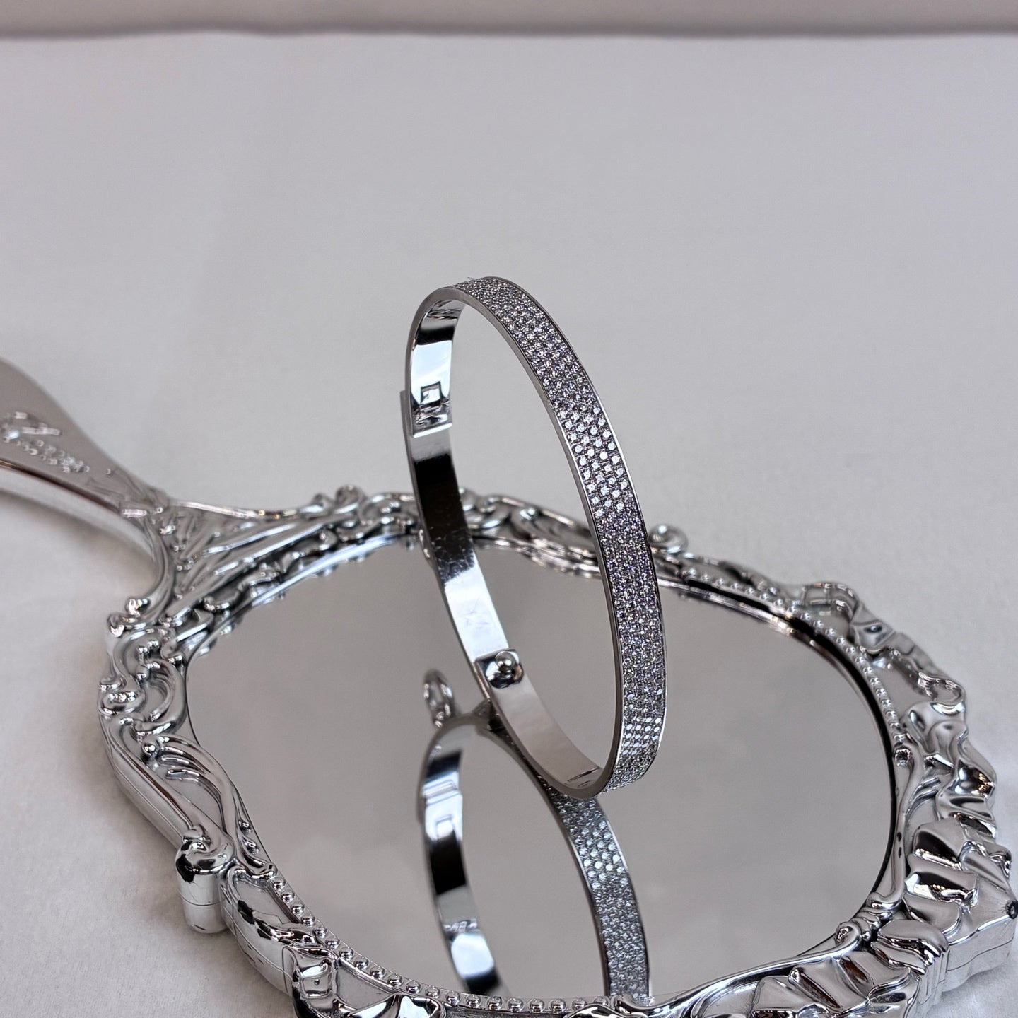 Hermès 13th Year Platinum Pavé Diamond CDC Bracelet Size LG Condition 98% New Perfect Appearance Retail Price 500,000 yuan