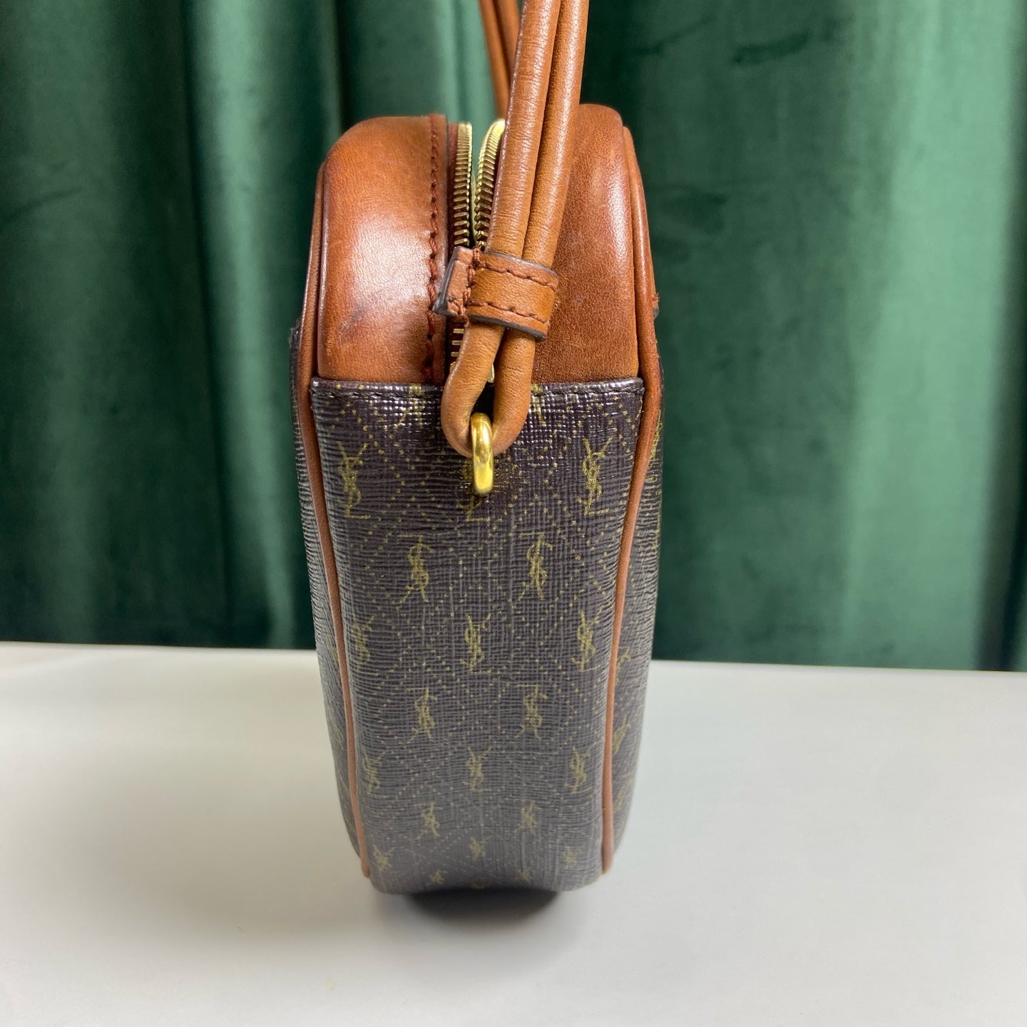YSL/Saint Laurent Heart Bag   Size: 11.5×11, Compact and Versatile   Rose version with classic monogram logo   The color scheme is super cute