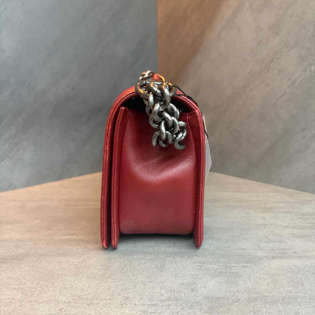 Chanel leboy medium size red lambskin, 18-card slot with card compartments, structured silhouette, clean interior