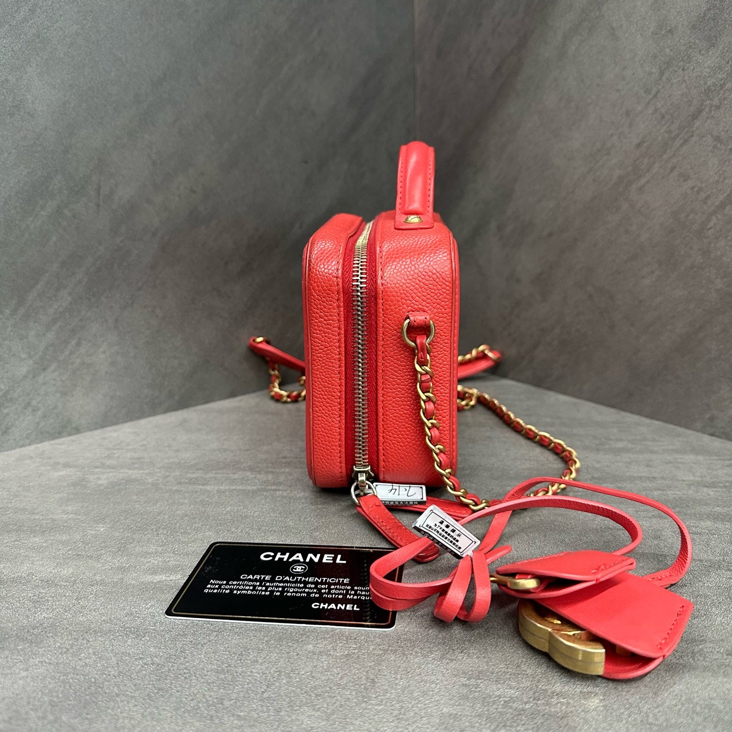 Chanel Vanity Case camera bag, small size, red diamond-patterned, lychee cowhide, gold buckle, 27 opening, strap card