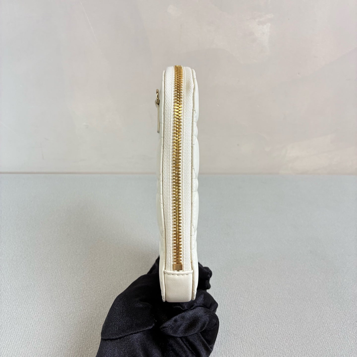 Dior 99% New Platinum Lambskin Woven Phone Bag, Can be Handheld or Crossbody, Size 10.5*18.