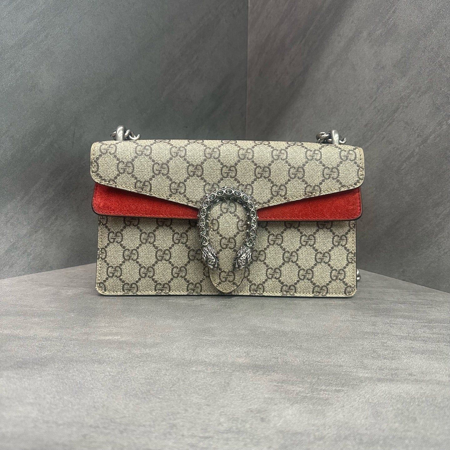 Gucci latest model Dionysus bag with red trim and diamond buckle, red trim, size 25*13.5