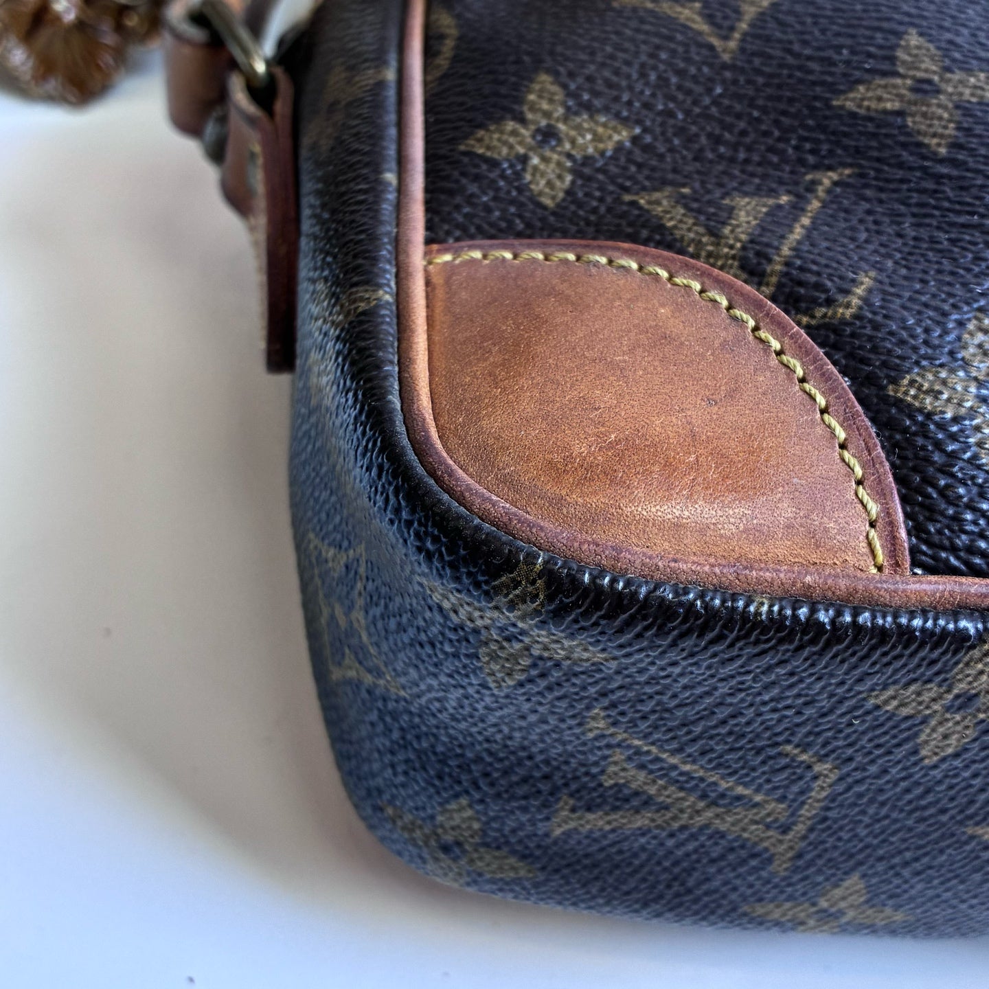 Louis Vuitton Vintage Monogram Camera Bag 1988 Shoulder Bag 98% New Size: 23*14 Coated Canvas