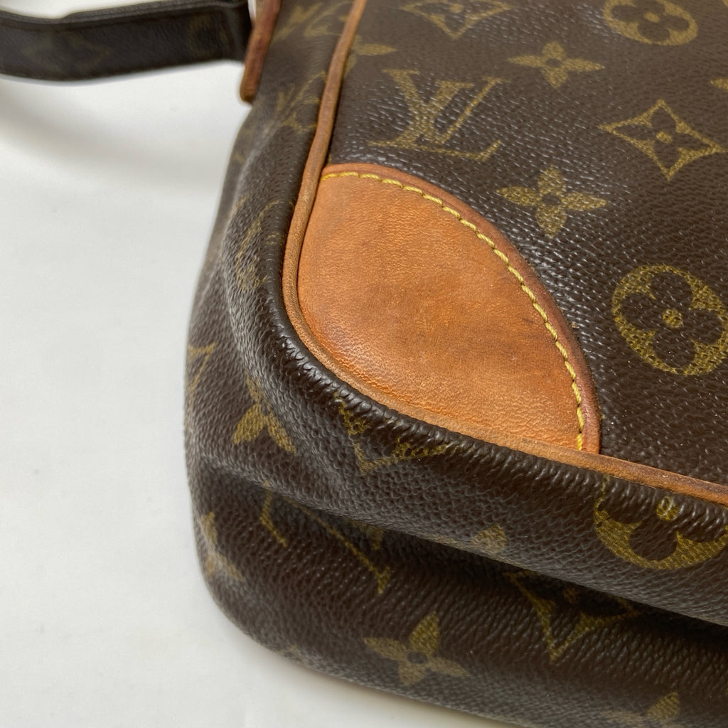 LV/Louis Vuitton 92 Vintage Monogram Crossbody Bag Camera Bag Pre-owned Size: 28×22 Coated Canvas