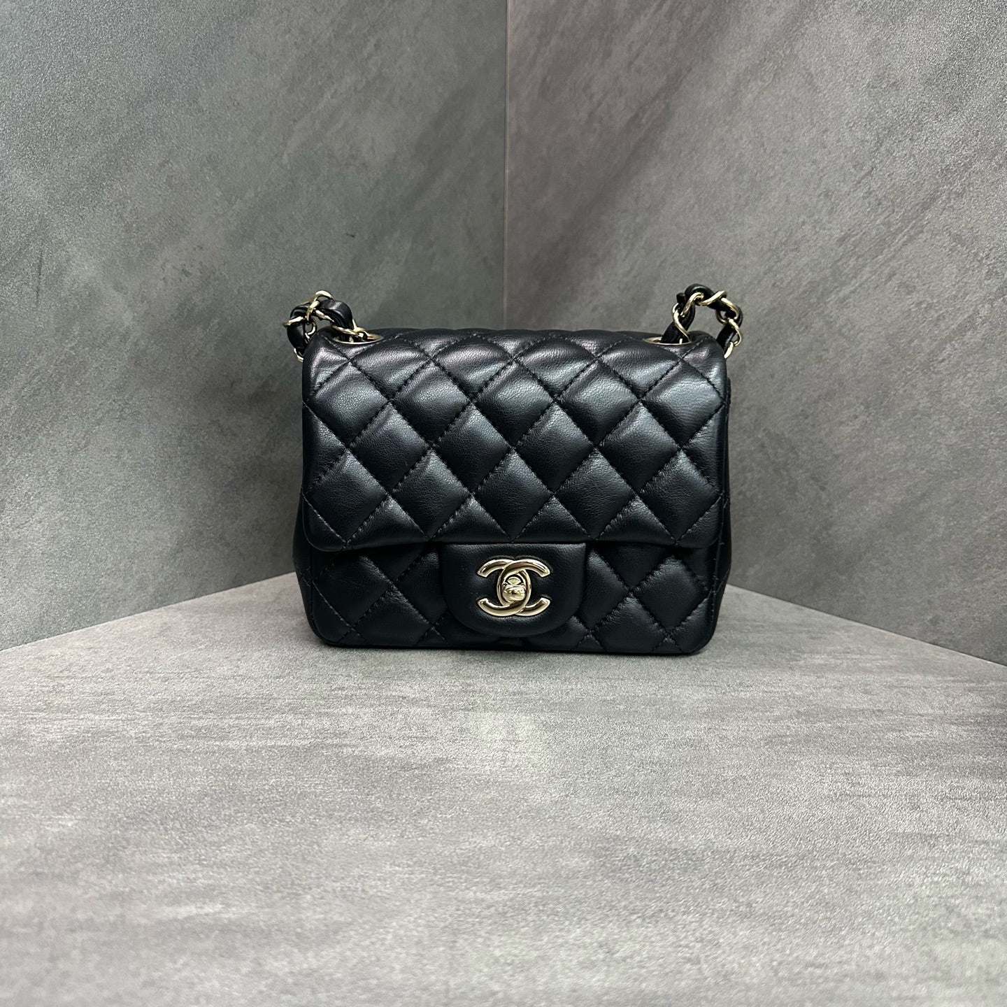 Chanel cf Fang Fattie black gold sheepskin chain bag Chip shape three-dimensional inside clean