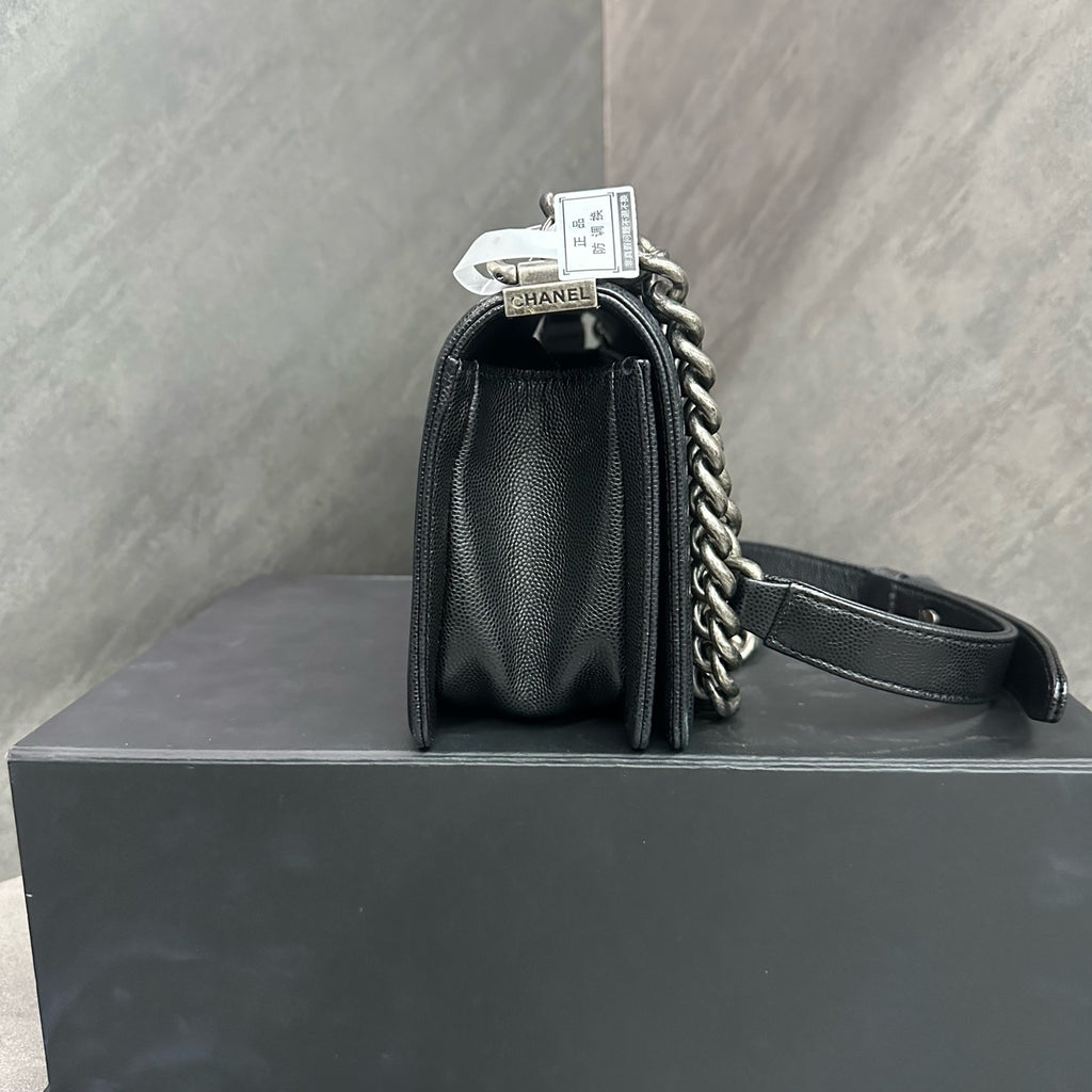 Chanel leboy small black silver lychee cowhide chain bag, 26 pieces with strap card