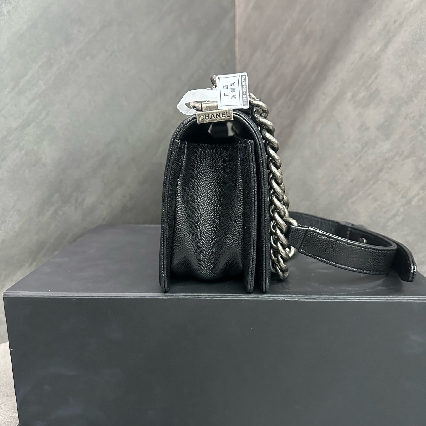 Chanel leboy small black silver lychee cowhide chain bag, 26 pieces with strap card