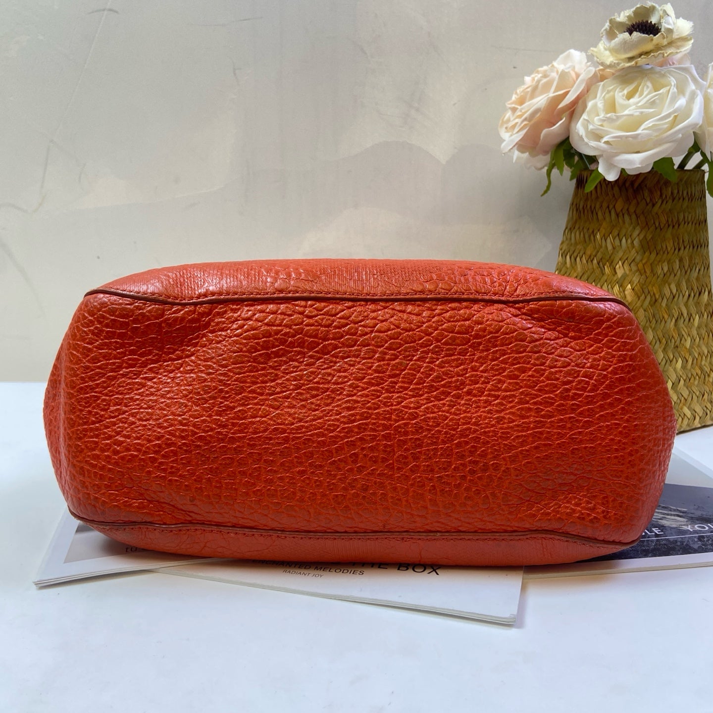 Burberry / Burberry Orange Pumpkin Bag Shell Bag Shoulder Bag 99% New Size 30*23 Cowhide Material Original Price: 106