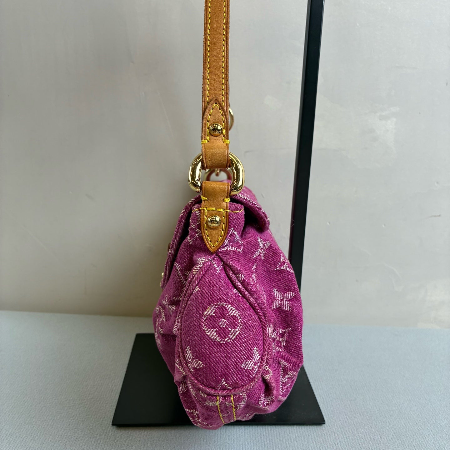 LV/Louis Vuitton Pink Denim Coin Purse 2006 Edition Underarm Bag Size 22*16 Condition 98% New
