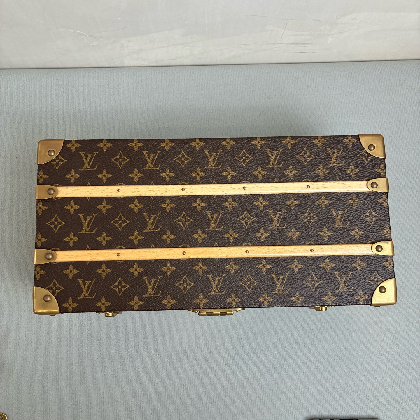 LV Louis Vuitton 99% New 2020 Brown Monogram Hard Case Decorative Box with Full Monogram Print and Wooden Bottom. Suitable for storage, display, and collection. Exquisite craftsmanship in details.