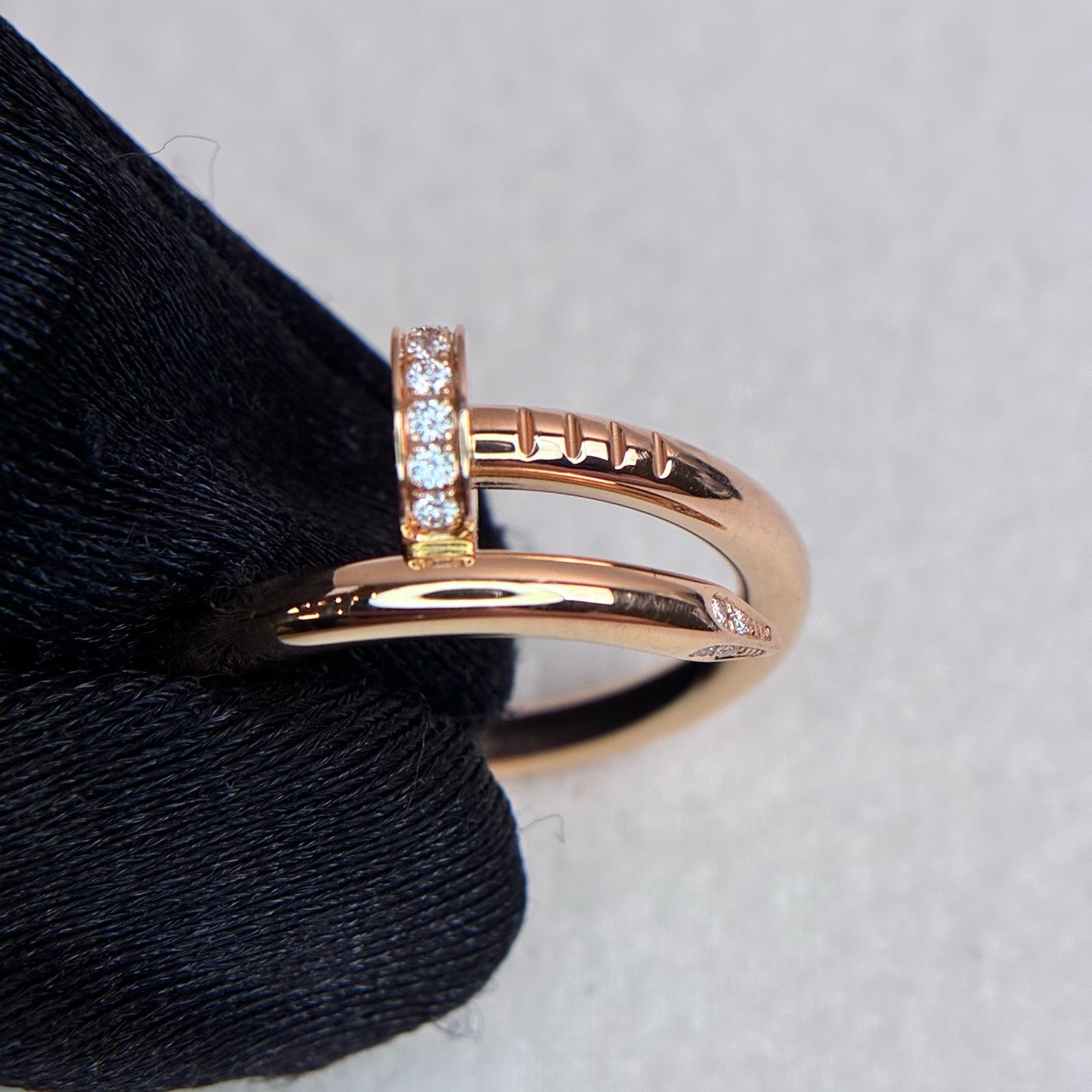 Cartier 99% new size 54 single ring with diamonds at the beginning and end, diamond nails, rose gold ring, code check until 2024.