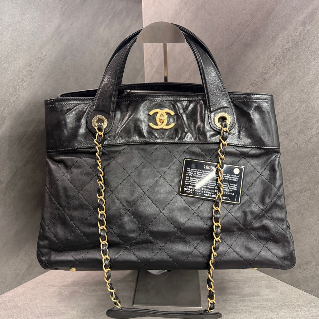 CHANEL Black and Gold Tote Bag Airport Bag, 16-series with authenticity card, dimensions 34*16*25cm, original condition