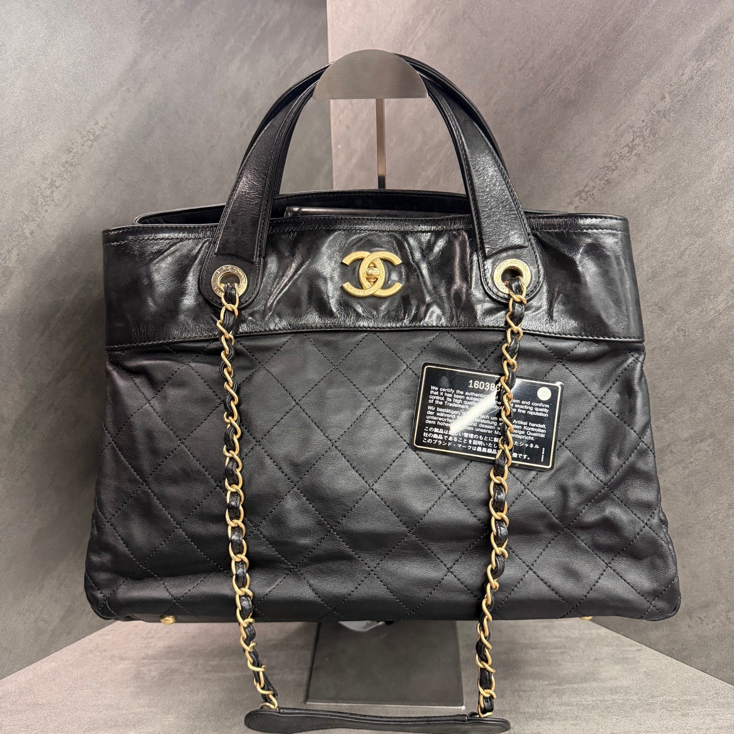 CHANEL Black and Gold Tote Bag Airport Bag, 16-series with authenticity card, dimensions 34*16*25cm, original condition
