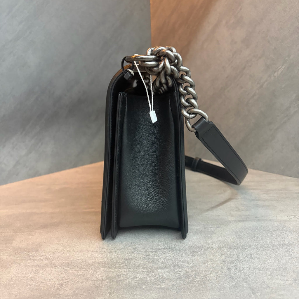 Chanel leboy medium to large-sized black silver cowhide chain bag, 19 kai, no card bag, good shape, clean inside