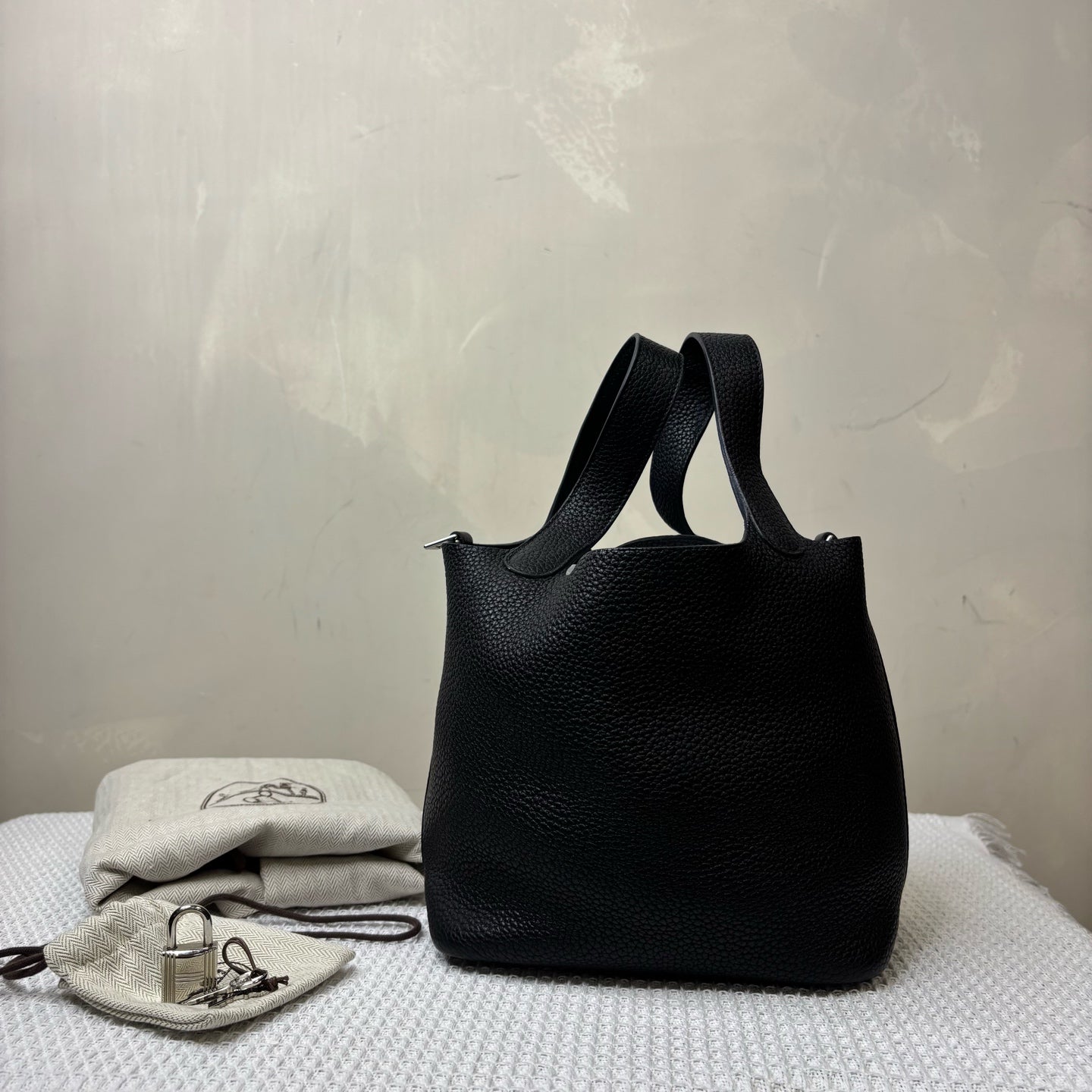 Hermes Frame P Engraved Basket 18 Black Silver Calfskin 99% New