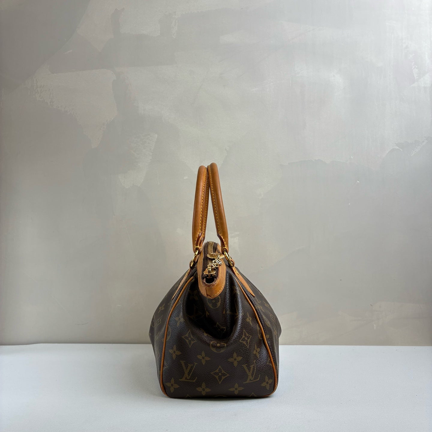 Louis Vuitton/LV Classic Monogram Small Dumpling Bag Handbag 99% New Size: 28 x 11 x 24 cm