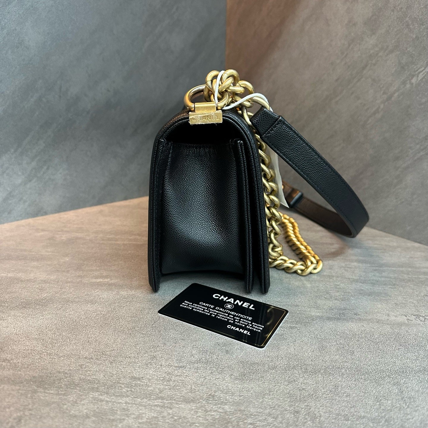 Chanel leboy medium-sized black gold lychee cowhide chain bag, 30 opening, card bag type, three-dimensional inside clean